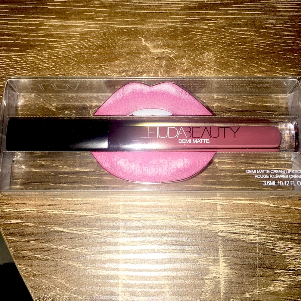 Huda Beauty demi matte